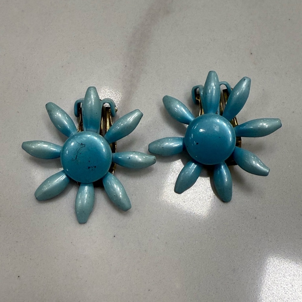 Vintage Blue‎ Flower Clip-On Earrings